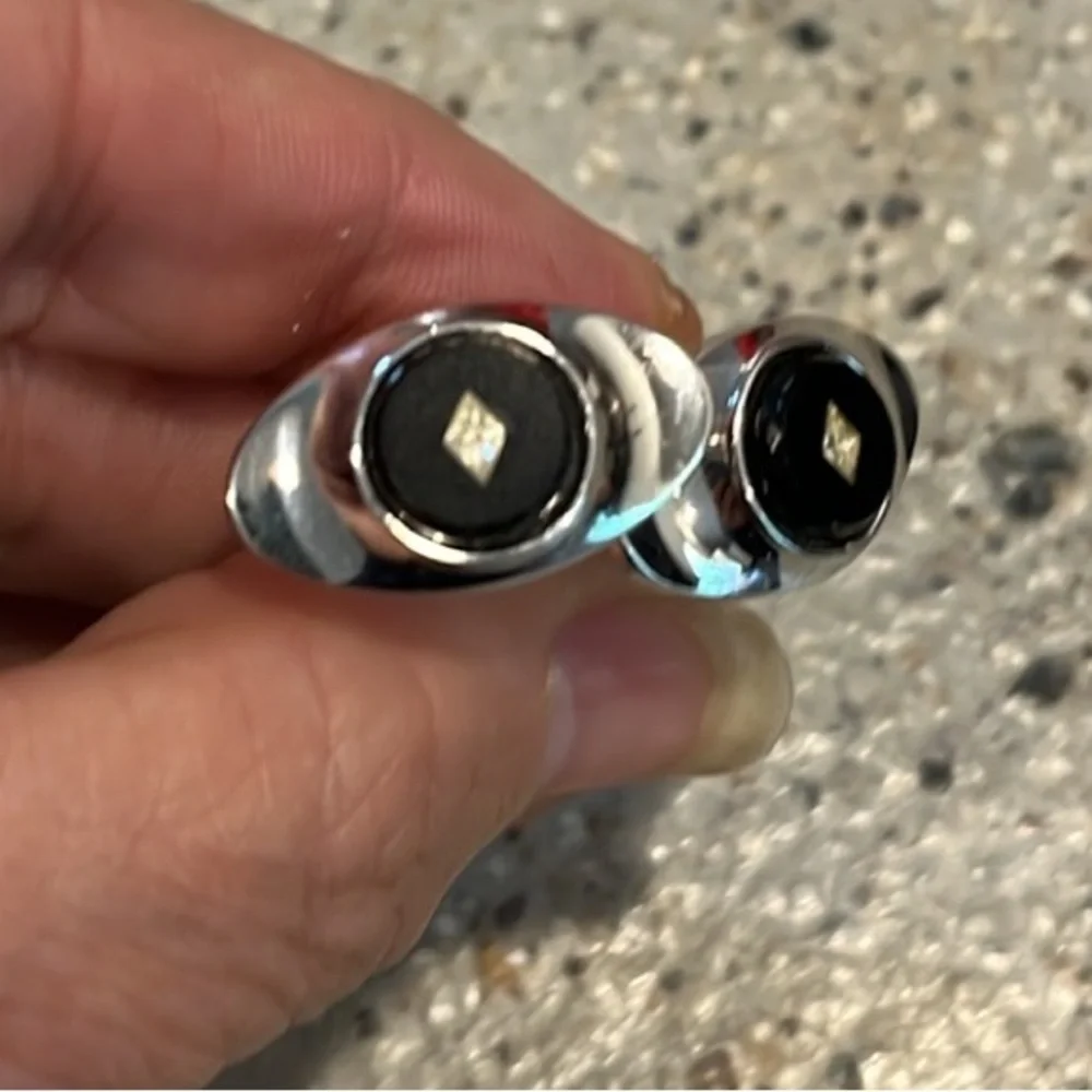 VINTAGE MULTIFACETED BLACK GLASS AND SILVER TONE CUFF LINKS
